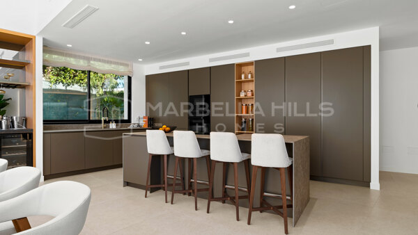Villa contemporánea de lujo en venta en Marbella cerca de Los Naranjos Golf Club