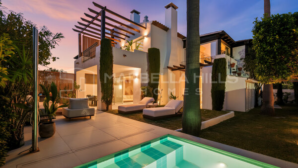 Villa mitoyenne de luxe à Altos de Puente Romano, Marbella | Résidence rénovée sur la Golden Mile près du Puente Romano Resort