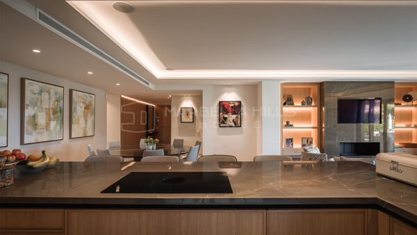 Luxury Garden Apartment with Private Pool in Aloha Park, Nueva Andalucía