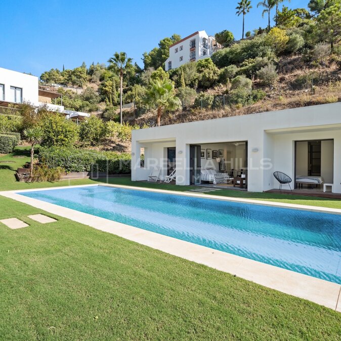 Modern Mediterranean Villa for Sale in El Madroñal, Benahavís – Sea & Mountain Views