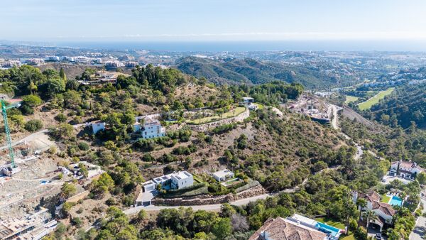Modern Mediterranean Villa for Sale in El Madroñal, Benahavís – Sea & Mountain Views