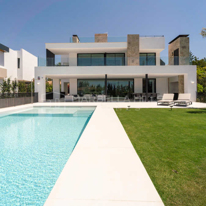 Architectural Contemporary Villa in Los Naranjos Golf with Open Views and Southwest Orientation