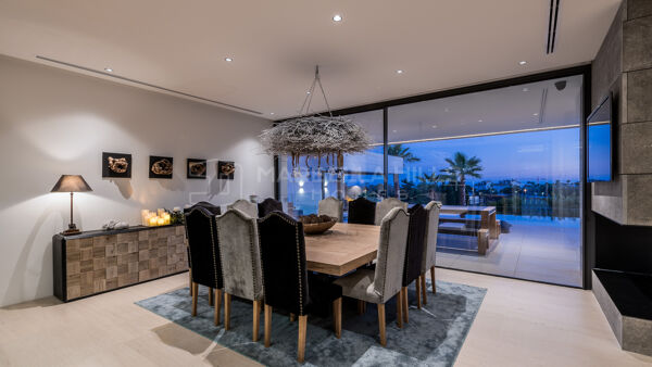 Villa Contemporaine d’Ultra Luxe avec Vues Panoramiques à 360° sur la Golden Mile de Marbella
