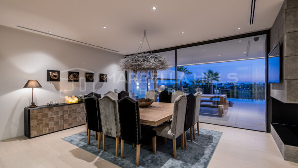 Zeitgenössische Ultra-Luxusvilla mit 360°-Panoramablick an der Golden Mile von Marbella