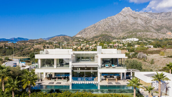 Zeitgenössische Ultra-Luxusvilla mit 360°-Panoramablick an der Golden Mile von Marbella