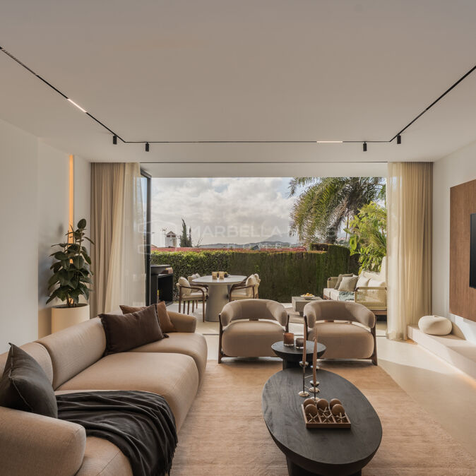 Elegant Renovated Townhouse with Sea Views and Rooftop Terrace in Aloha, Nueva Andalucía