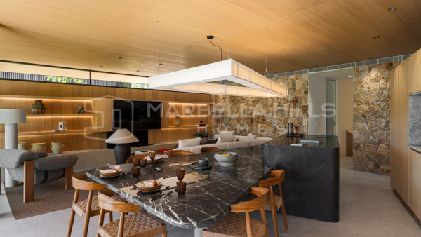Contemporary luxury villa with sea views in La Cerquilla, Nueva Andalucía