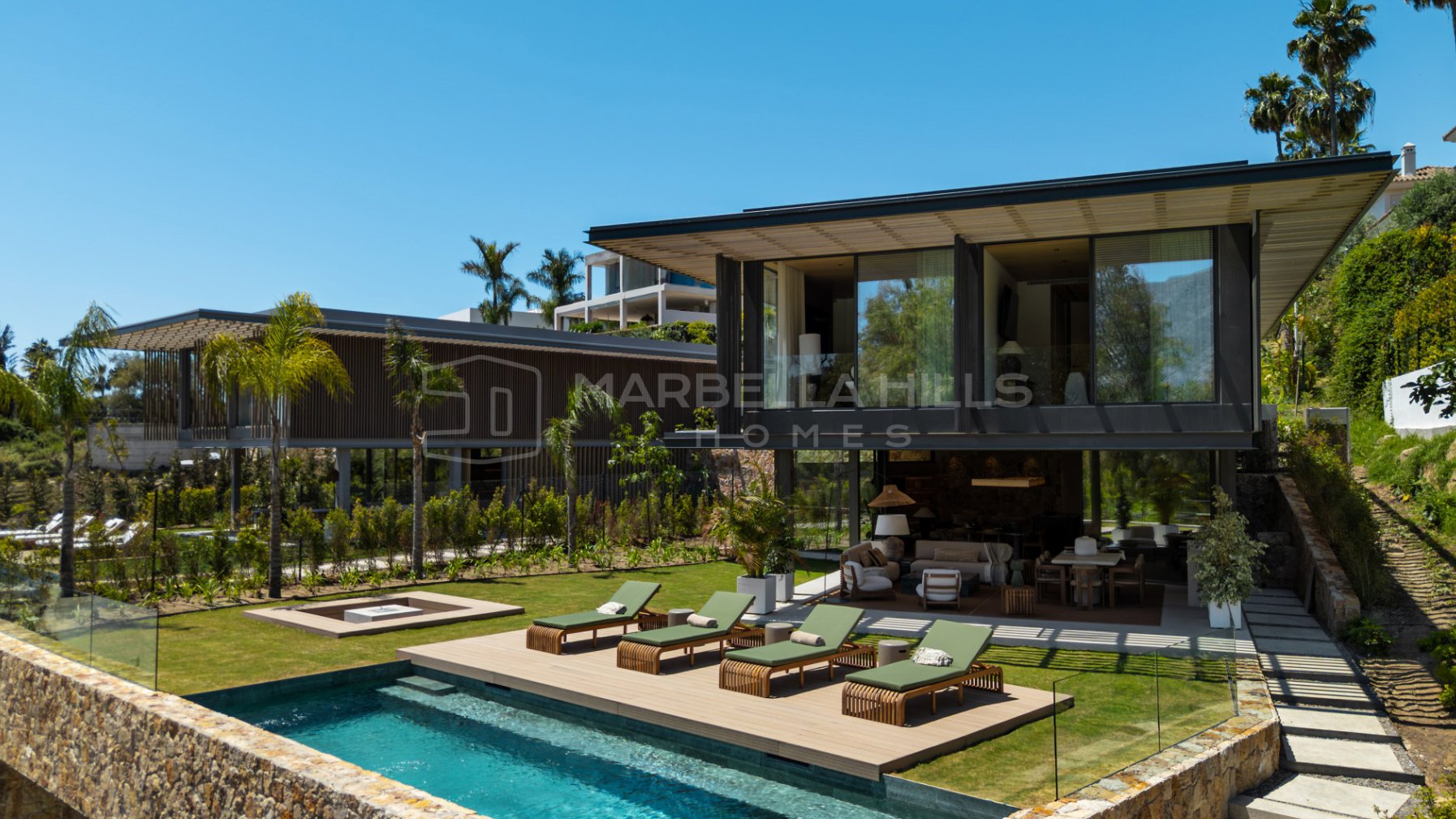 Contemporary luxury villa with sea views in La Cerquilla, Nueva Andalucía