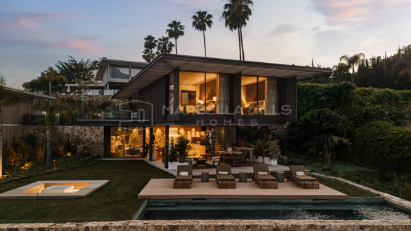 Contemporary luxury villa with sea views in La Cerquilla, Nueva Andalucía