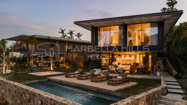 Contemporary luxury villa with sea views in La Cerquilla, Nueva Andalucía