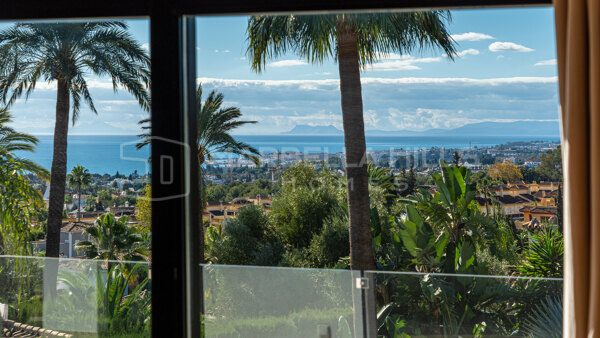 Villa de lujo con vistas al mar en Nagüeles, Marbella | Residencia contemporánea en la Golden Mile