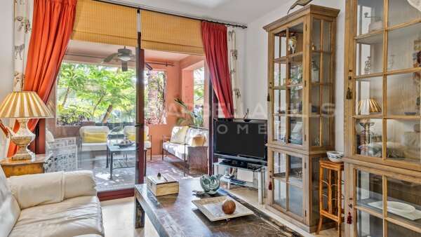 Apartamento en Primera Línea de Playa en Venta en Alicate Playa, Marbella Este