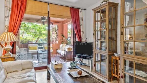 Apartamento en Primera Línea de Playa en Venta en Alicate Playa, Marbella Este