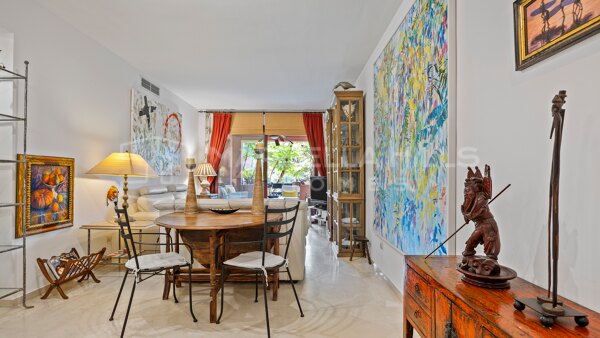 Apartamento en Primera Línea de Playa en Venta en Alicate Playa, Marbella Este