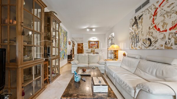 Apartamento en Primera Línea de Playa en Venta en Alicate Playa, Marbella Este