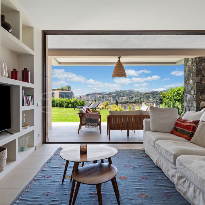 Appartement en rez-de-jardin d’angle avec 400 m² de jardin privé à Real de La Quinta, Benahavís