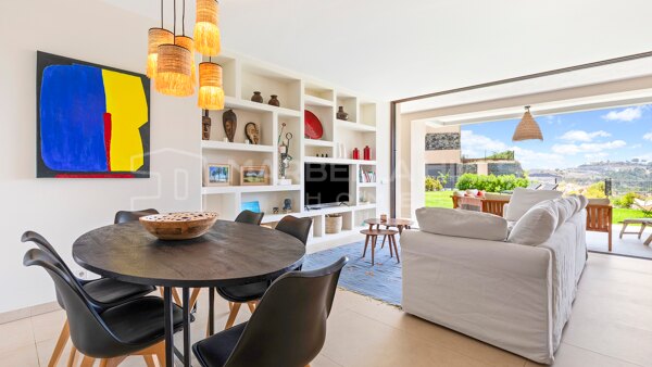 Corner Ground Floor Apartment with 400 m² Private Garden for Sale in Real de La Quinta, Benahavís