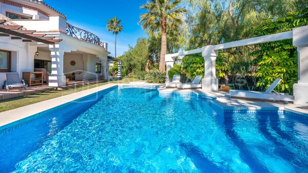 Villa mediterránea de lujo en venta en Nueva Andalucía, Marbella – Valle del Golf
