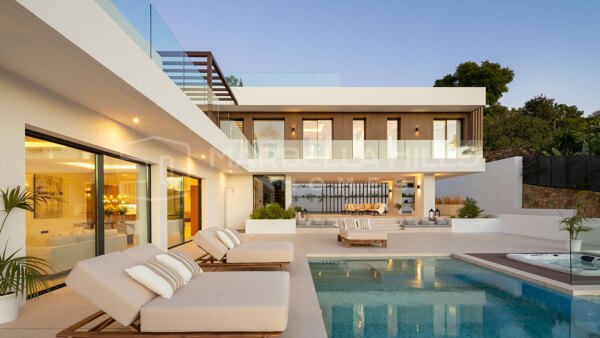 Contemporary Luxury Villa for Sale in El Paraíso Medio, Estepona – Close to Marbella