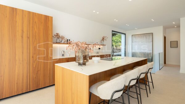 Contemporary Luxury Villa for Sale in El Paraíso Medio, Estepona – Close to Marbella