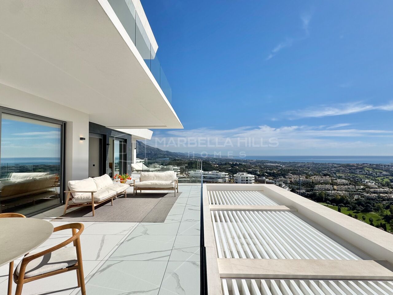 Appartement de luxe avec vues panoramiques sur la mer à vendre à La Quinta, Benahavís – Byu Hills
