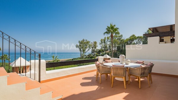 Luxury Beachfront Penthouse with Rooftop Jacuzzi & Sauna - Marbella–Estepona Costa del Sol