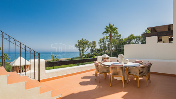 Luxury Beachfront Penthouse with Rooftop Jacuzzi & Sauna - Marbella–Estepona Costa del Sol