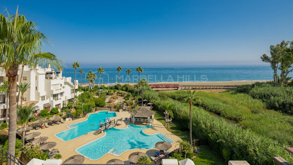 Luxury Beachfront Penthouse with Rooftop Jacuzzi & Sauna - Marbella–Estepona Costa del Sol