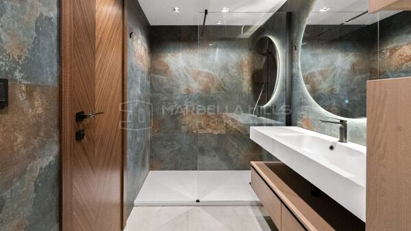 Ground-floor 3-bedroom apartment walk-to-beach – Balcón de Puente Romano, Marbella Golden Mile