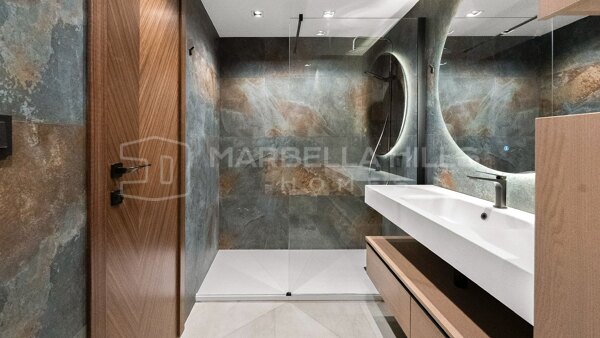 Ground-floor 3-bedroom apartment walk-to-beach – Balcón de Puente Romano, Marbella Golden Mile