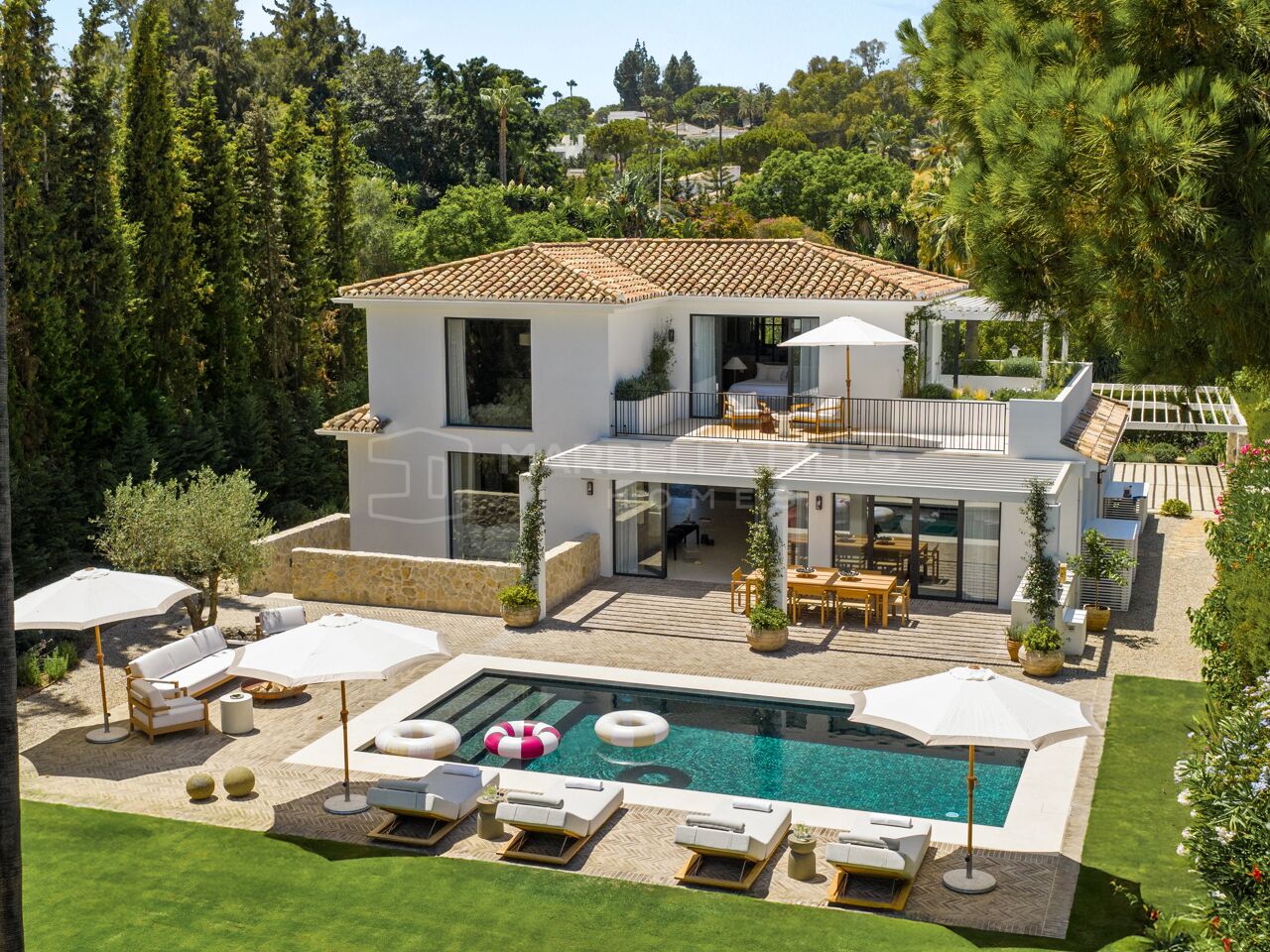 Architectural Luxury Villa with Cinema, Spa and Golf Views in Las Brisas, Nueva Andalucía
