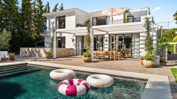Architectural Luxury Villa with Cinema, Spa and Golf Views in Las Brisas, Nueva Andalucía