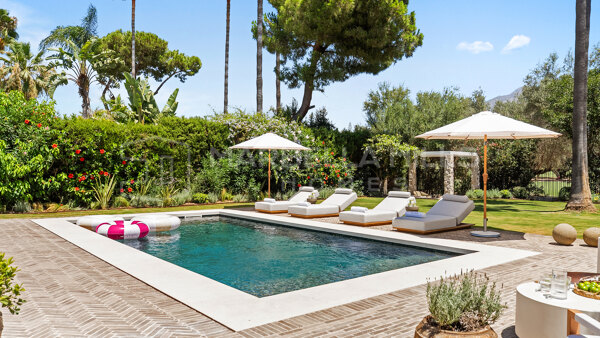 Architectural Luxury Villa with Cinema, Spa and Golf Views in Las Brisas, Nueva Andalucía