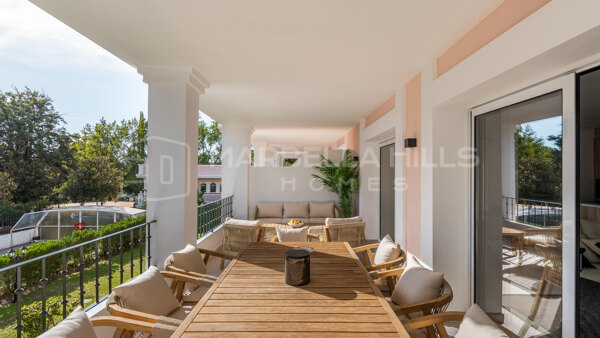 Duplex penthouse rénové avec solarium à vendre à Aloha Gardens, Nueva Andalucía – Marbella