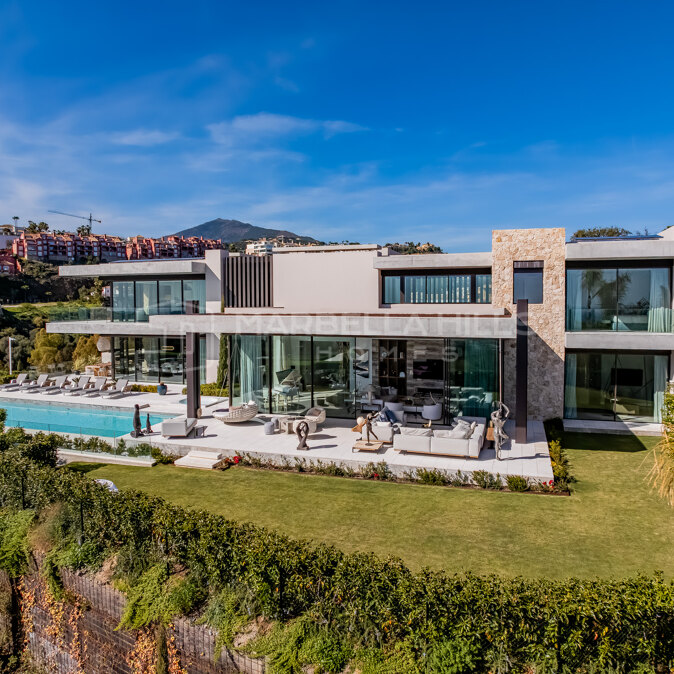 Luxury Modern Villa for Sale in La Quinta, Benahavís (Marbella) with Panoramic Sea Views