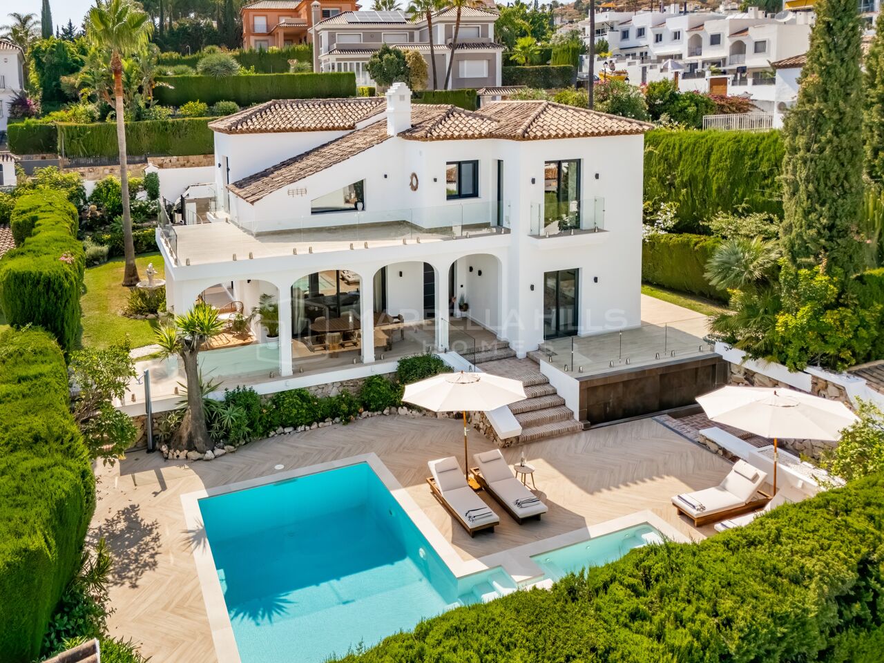 Elegante Villa Reformada en Venta en Marbella Country Club – Nueva Andalucía