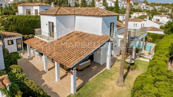 Elegante Villa Reformada en Venta en Marbella Country Club – Nueva Andalucía