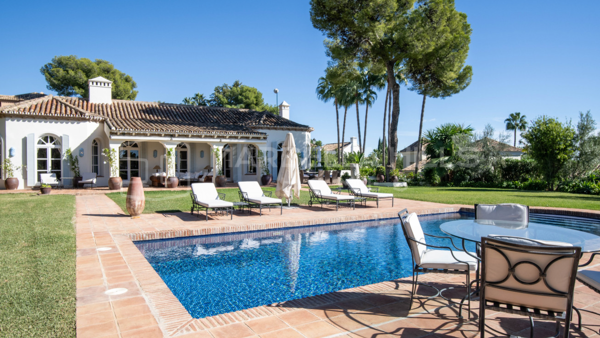 Villa méditerranéenne à vendre à Altos Reales, Marbella Golden Mile | Vue panoramique