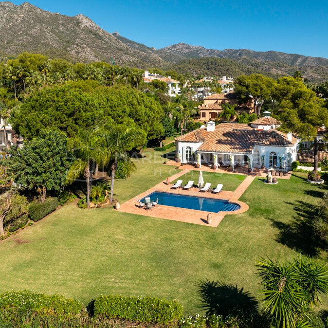 Villa mediterránea en venta en Altos Reales, Marbella Milla de Oro | Vistas panorámicas
