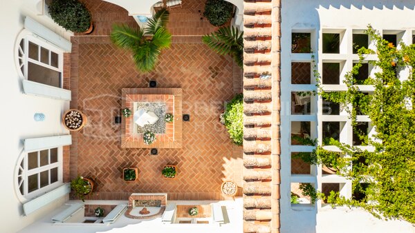 Villa méditerranéenne à vendre à Altos Reales, Marbella Golden Mile | Vue panoramique