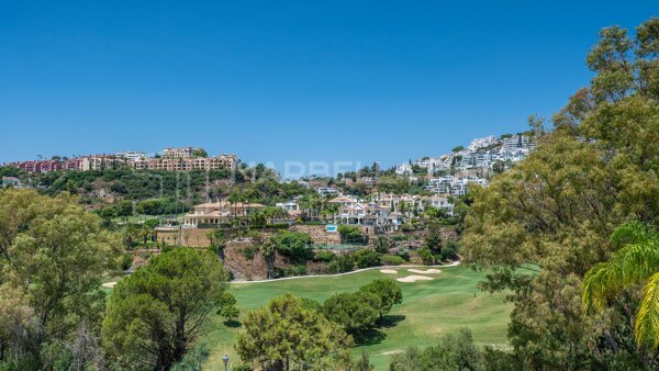 Luxury Designer Townhouse with Panoramic Views in La Quinta Hills, Benahavís