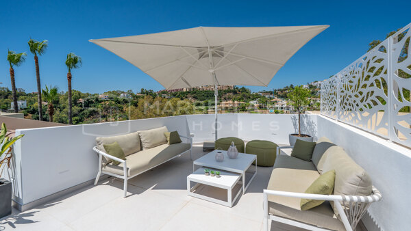 Luxury Designer Townhouse with Panoramic Views in La Quinta Hills, Benahavís