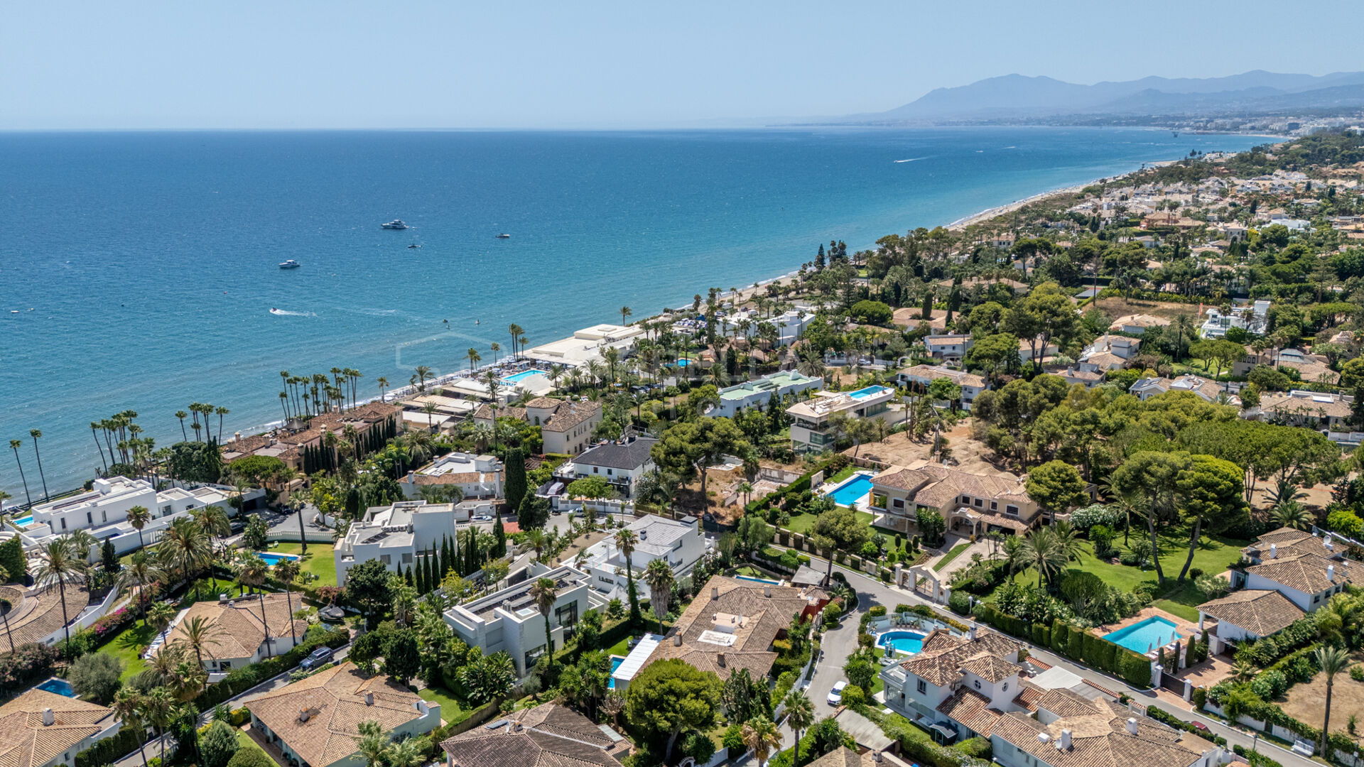 Beachside Villa for Sale in Los Monteros Marbella East – 150m from Sea, Pool, Jacuzzi and 7 Bedrooms