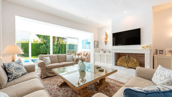 Beachside Villa for Sale in Los Monteros Marbella East – 150m from Sea, Pool, Jacuzzi and 7 Bedrooms