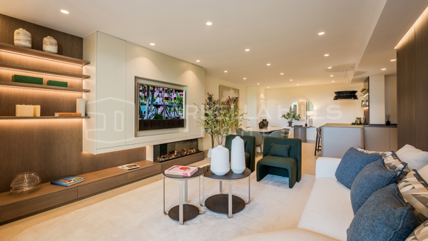 Apartamento de Lujo en Primera Línea de Playa en Bahía del Velerín, Estepona