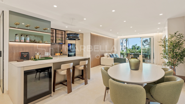 Apartamento de Lujo en Primera Línea de Playa en Bahía del Velerín, Estepona