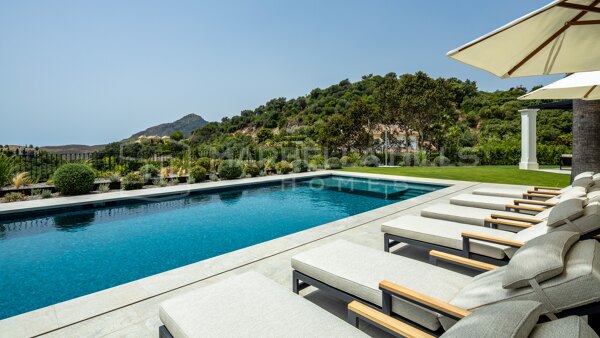 Villa de lujo en venta en La Zagaleta Benahavís – Exclusiva villa contemporánea renovada cerca de Marbella