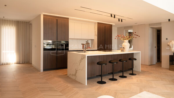 Luxury Renovated Penthouse with Private Pool in Magna, Nueva Andalucia - Marbella