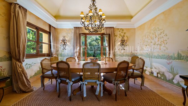 Villa à Vendre à Las Lomas del Marbella Club, Golden Mile – El Bosque | Vue Mer et Intimité Totale