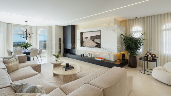 Ático de Lujo Reformado con Vistas al Mar en la Milla de Oro de Marbella